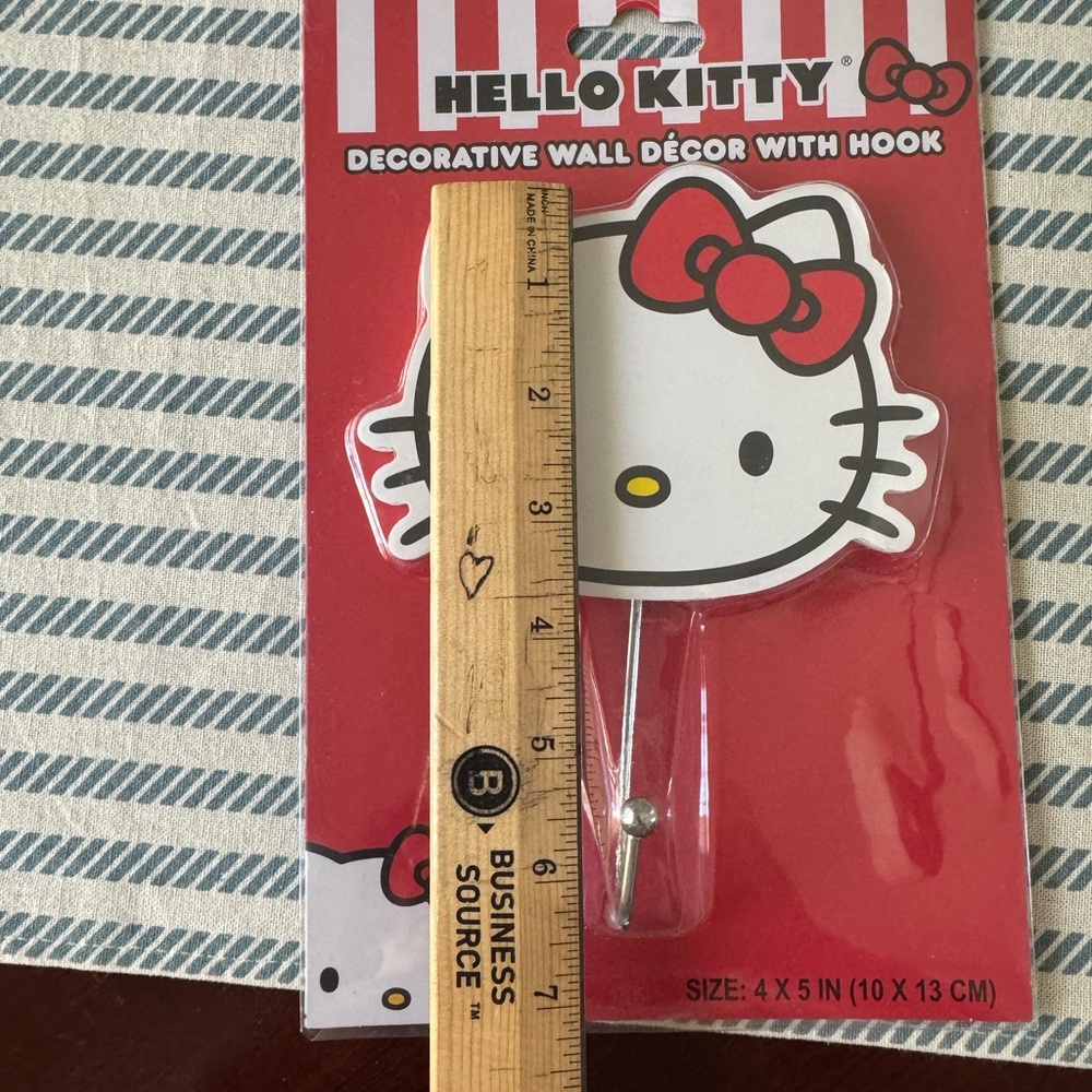 Hello Kitty Red and White Wall Hook Set - Picture 5 of 7